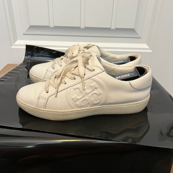 Tory Burch Shoes - Tory Burch women’s classic logo leather sneaker size 6.5